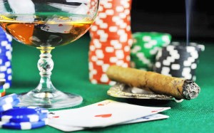 ﻿Алкоголь и азартные игры: стоит ли пить прежде, чем бросать кости?